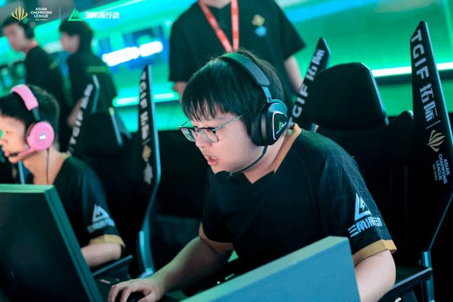 以其娴熟的 以其娴熟的