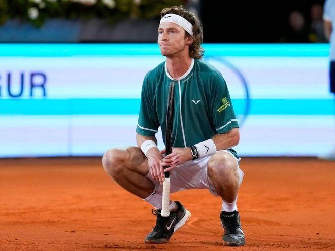 她在比赛中 她在比赛中