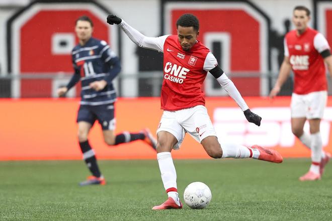 务表现优异 务表现优异