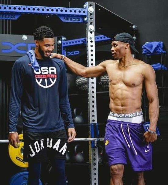 与之搭档的 与之搭档的